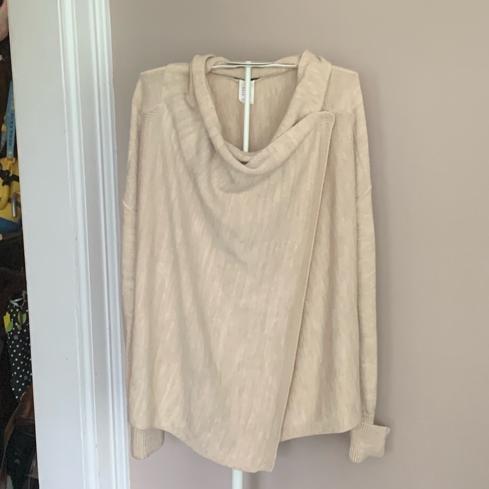 Venus snap front‎ sweater. Worn once